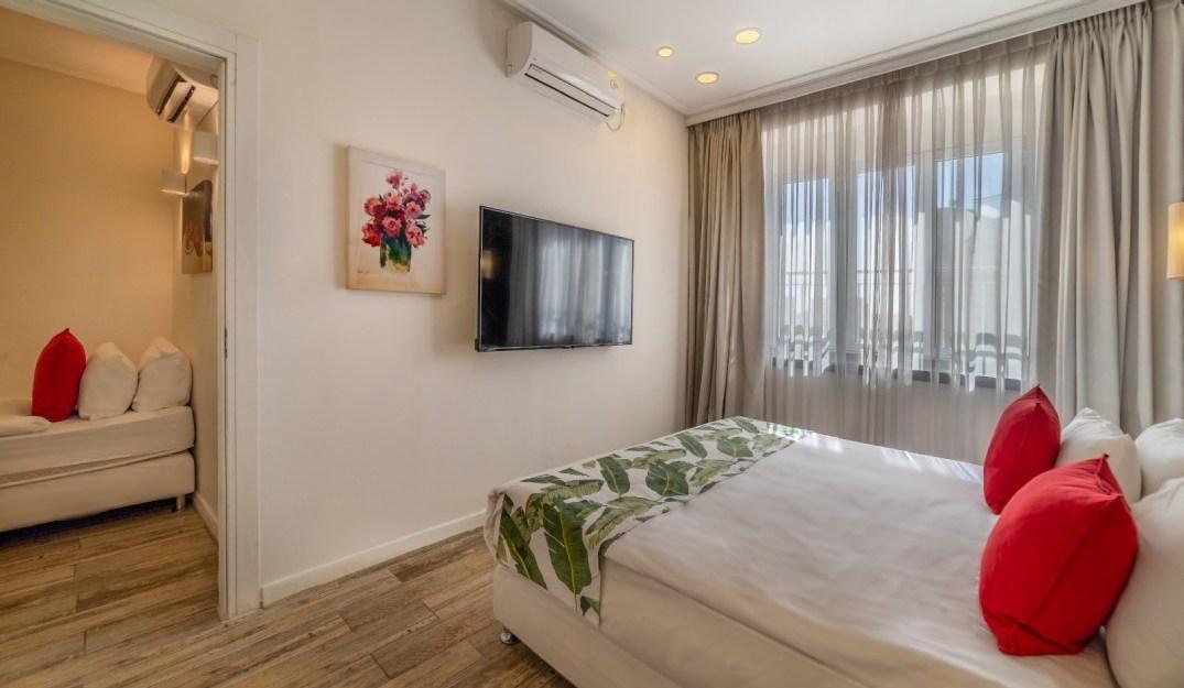 Rooms at the Paamonim Aparthotel (Bell Hotel)