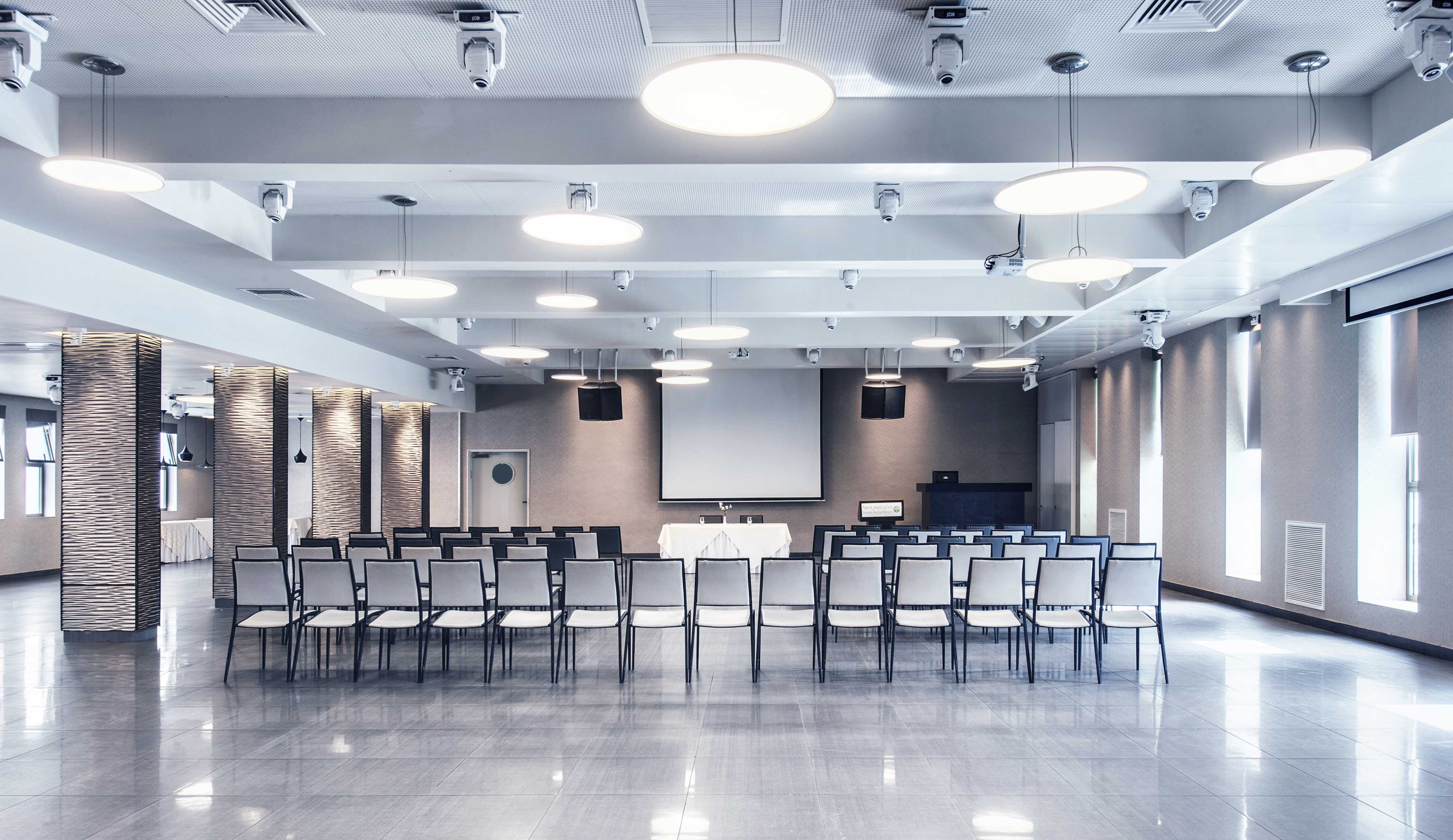 אולם ראשונים