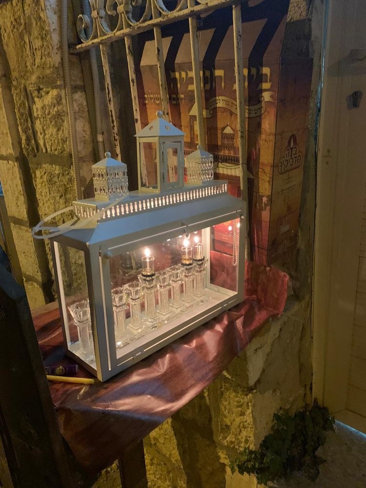 צילום של ירושלים באור החנוכיות – סיור חנוכה קסום בעיר העתיקה ובכותל המערבי