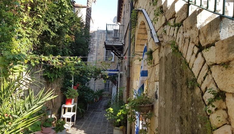 חפש את המטמון: משחק עצמאי בשכונת מוסררה בירושלים